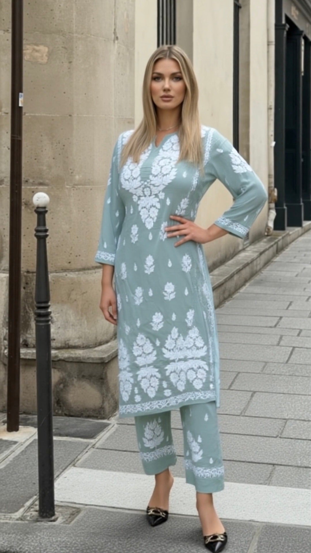 Mulmul cotton women's chikankari kurta — back view | Naaz Chikankari kurta set