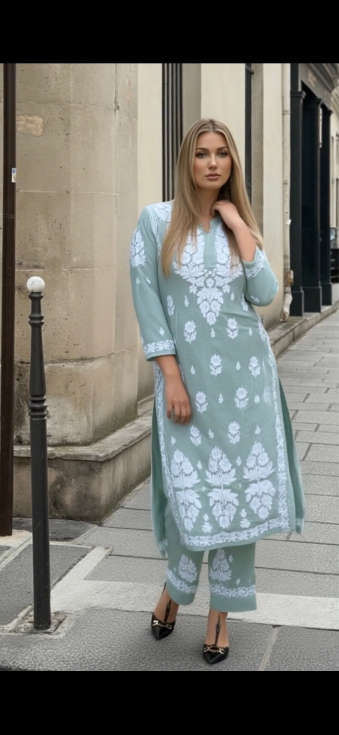 Mulmul cotton women's chikankari kurta — embroidery close-up | Naaz Chikankari kurta set
