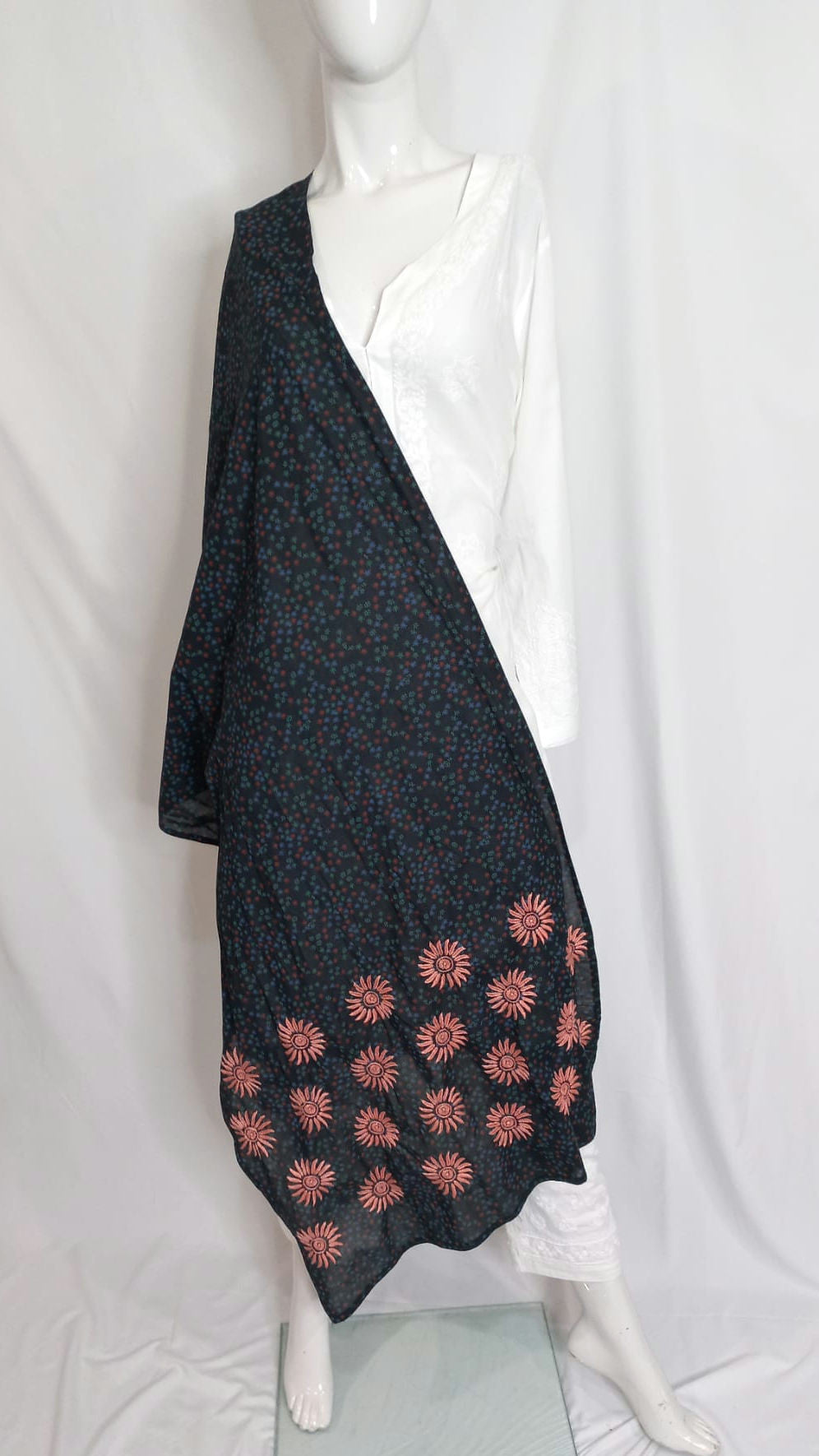 Mulmul cotton chikankari dupatta — side view | Mulmul cotton chikankari stoles