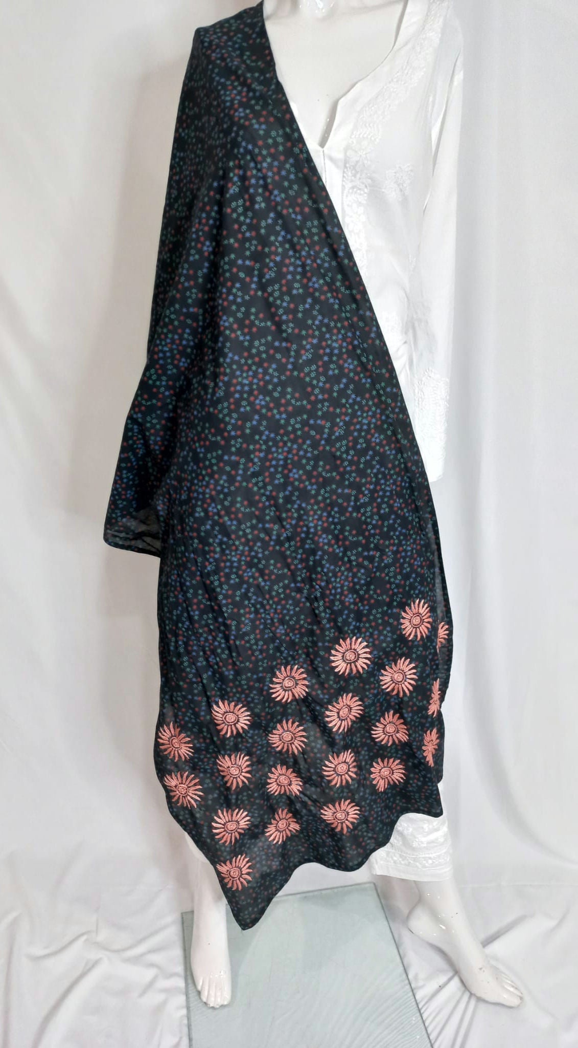 Mulmul cotton chikankari dupatta — back view | Mulmul cotton chikankari stoles